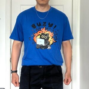 NEW blue Japanese fun cat “buzy!” streetwear fashion T shirt sz M